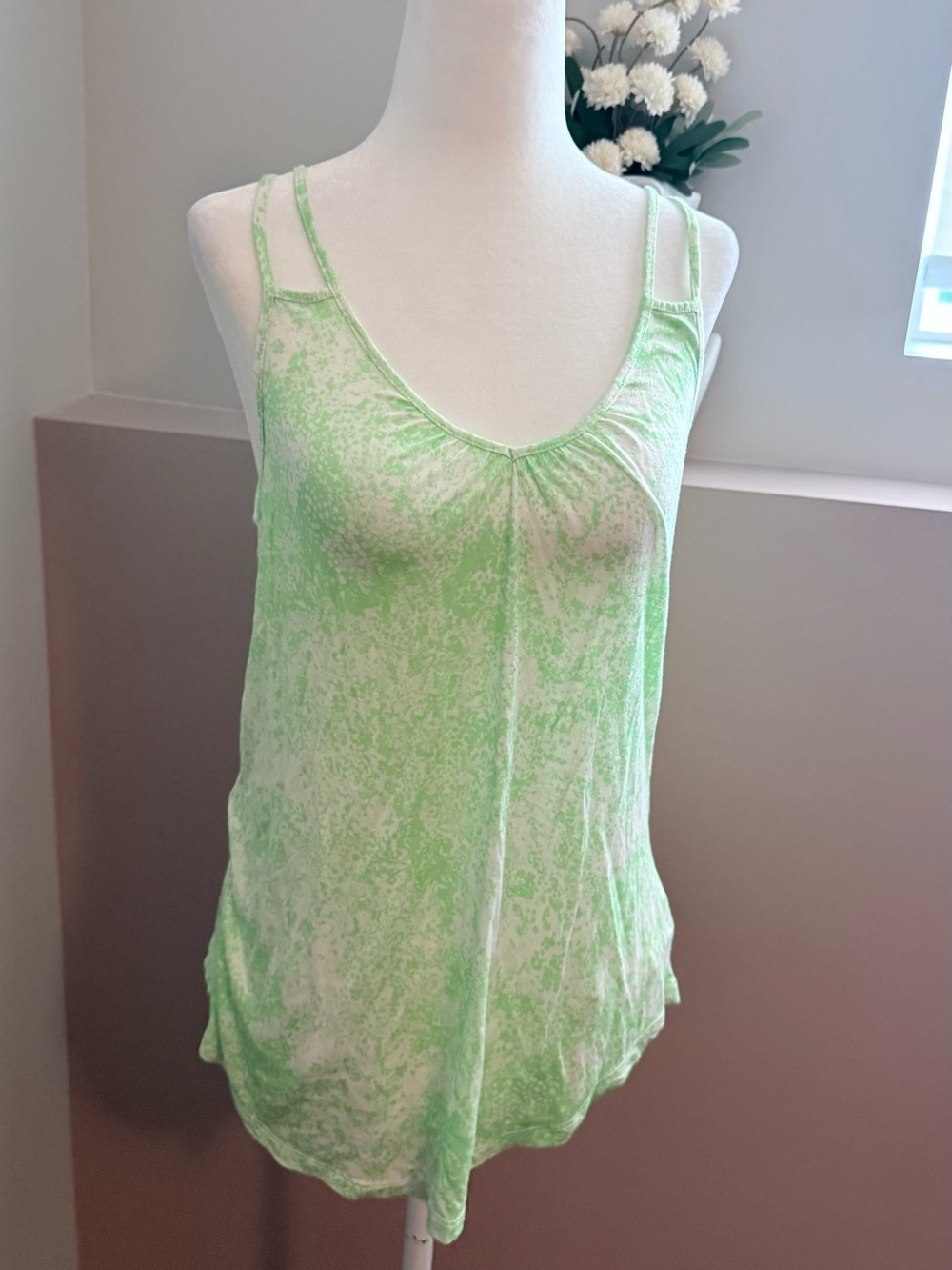 Old Navy Women’s Small Green and White Tie-Dye V-Neck Spaghetti Strap Tank Top